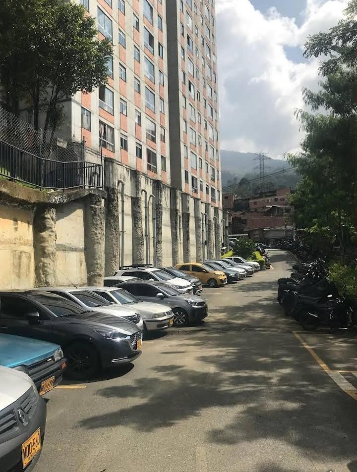 Apartamento Vistas Lindas Cerca Centro Medellín Exteriör bild