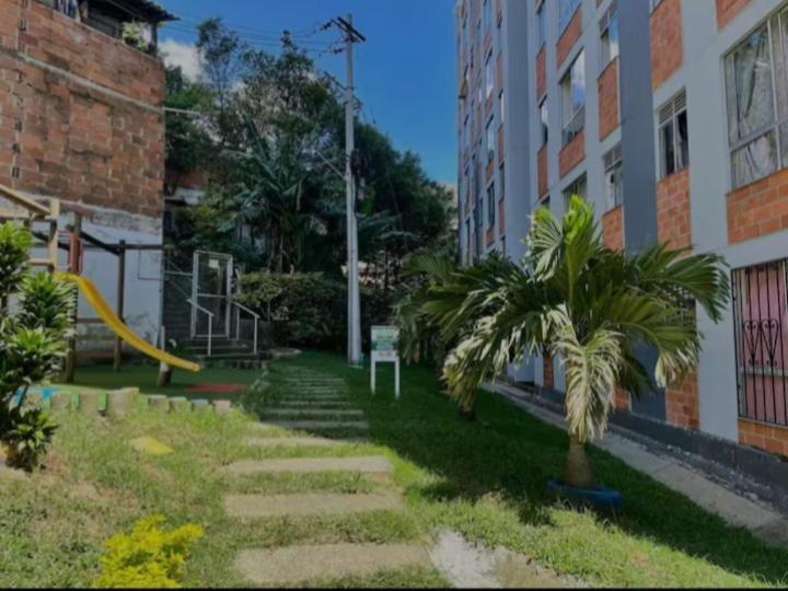 Apartamento Vistas Lindas Cerca Centro Medellín Exteriör bild