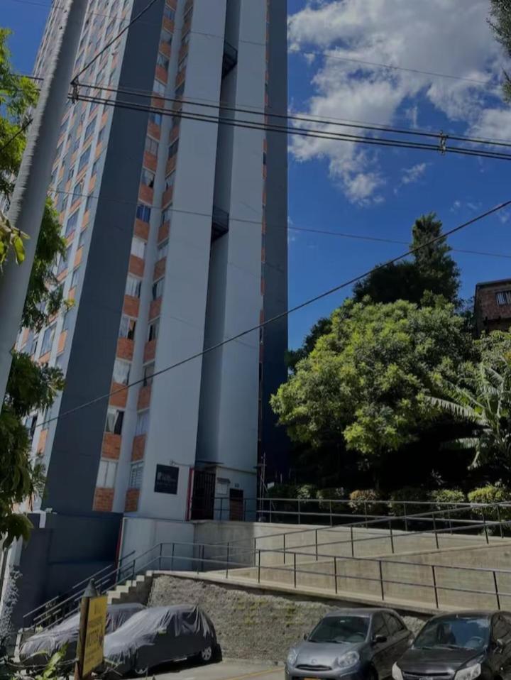 Apartamento Vistas Lindas Cerca Centro Medellín Exteriör bild