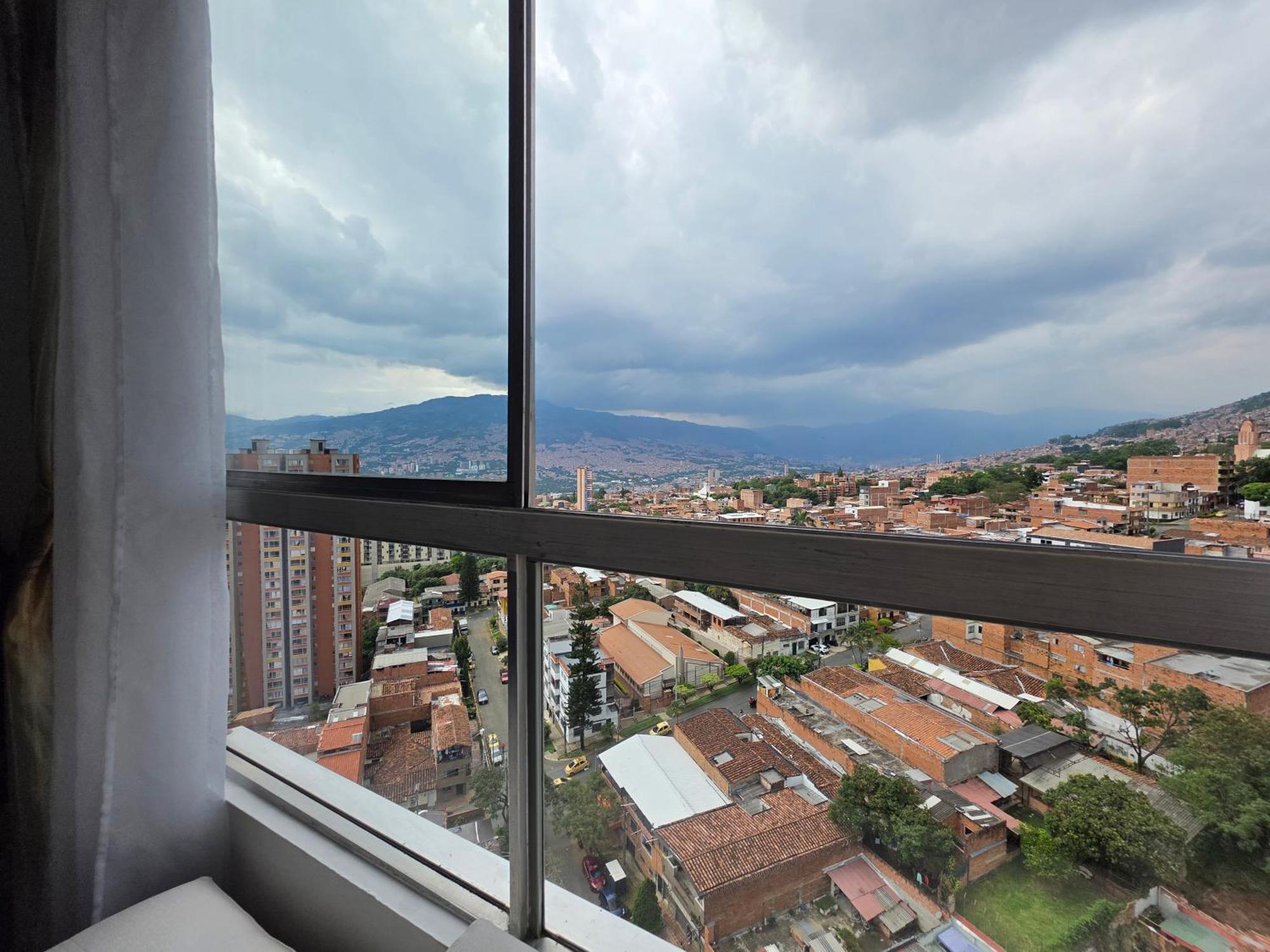 Apartamento Vistas Lindas Cerca Centro Medellín Exteriör bild