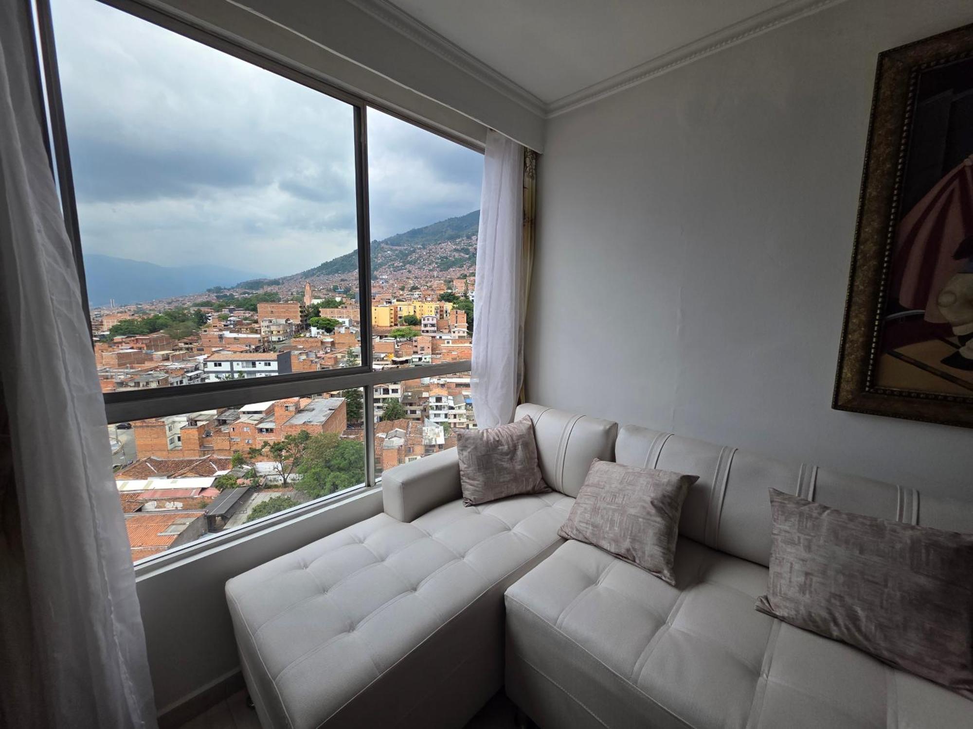Apartamento Vistas Lindas Cerca Centro Medellín Exteriör bild